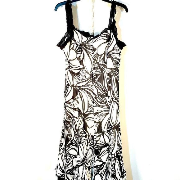 Simon Chang Dresses & Skirts - BLACK & WHITE FULLY LINED VERTICAL MINI PLEATS 12